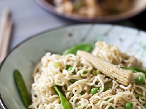 Nouilles Sautees Aux Cacahuetes