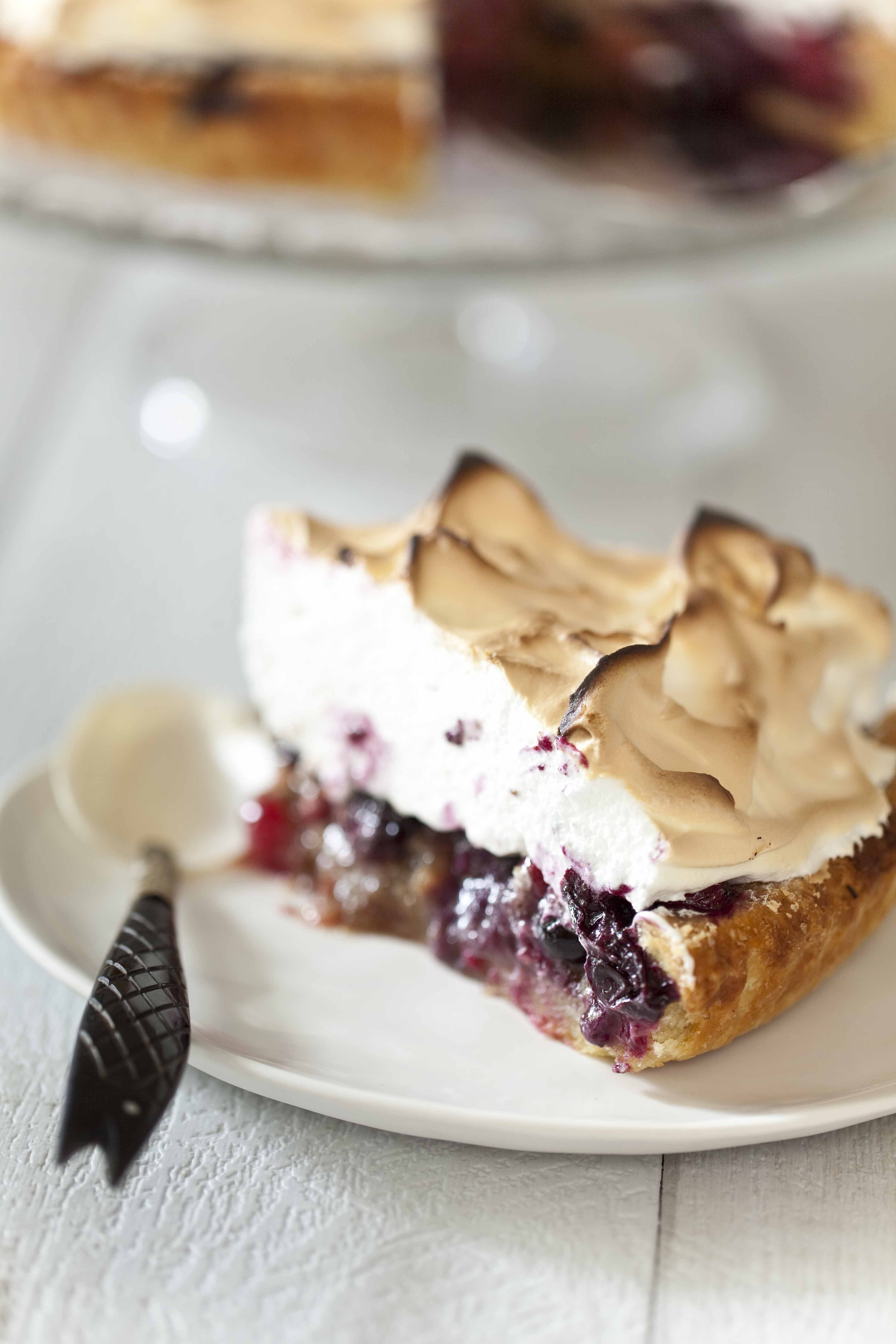 Tarte Meringuee Aux Fruits Rouges Une Tarte De Grand Mere Ultra Gourmande