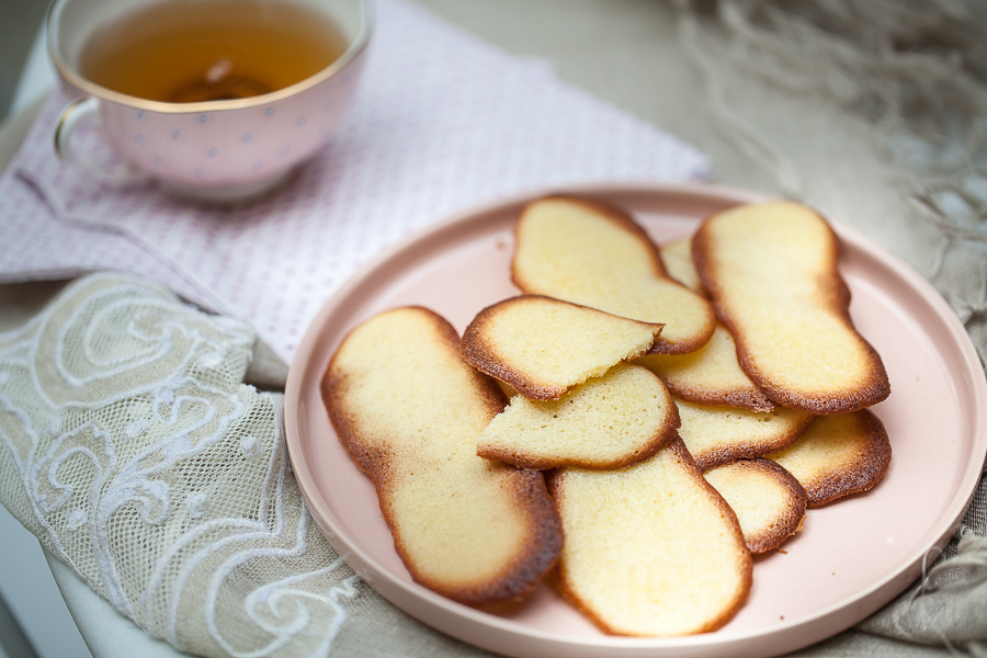 Langues De Chat A La Fleur D Oranger Le Lundi C Est Permis Panier De Saison