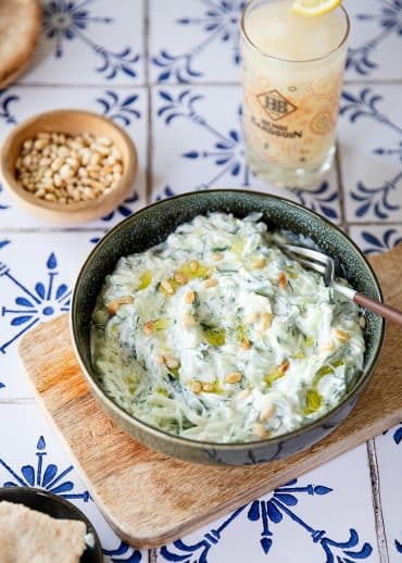 Tzatziki fait maison, tradition grecque.