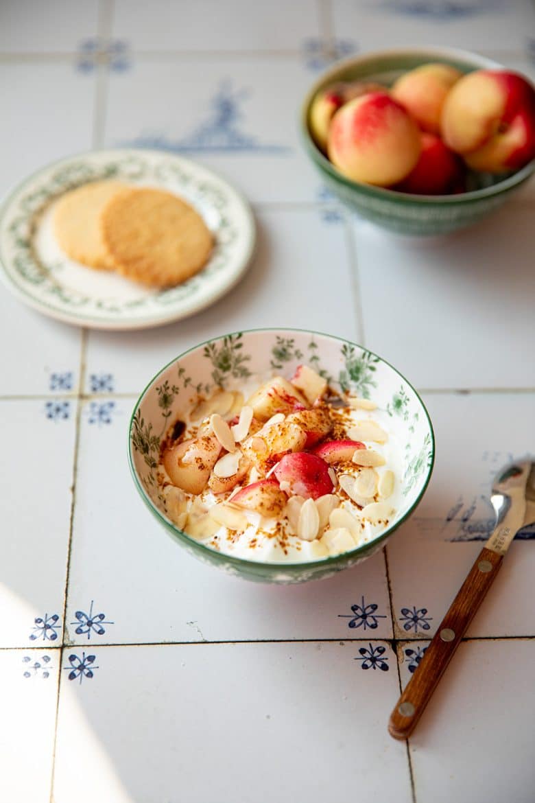 Recette de dessert lacté express au fromage blanc et aux nectarines fraîches. 