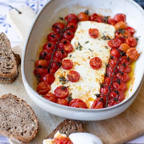 Feta rôtie aux tomates cerises, une recette simple et rapide.