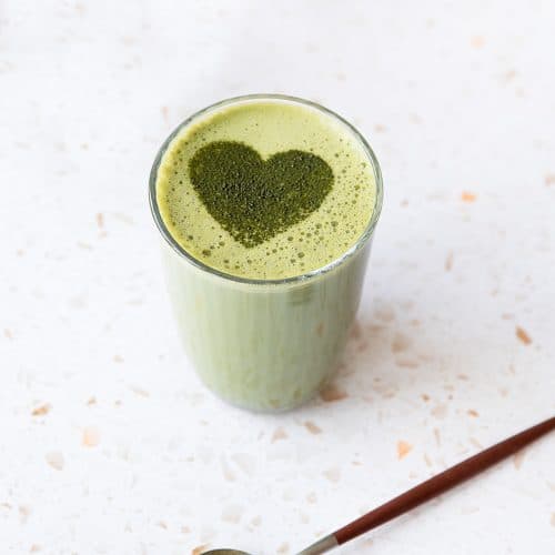 La recette du matcha latte maison, le capuccino au thé matcha.