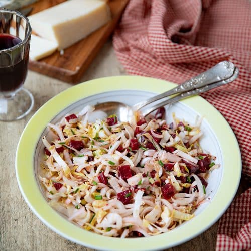 La recette de la salade de betterave rouge aux endives.