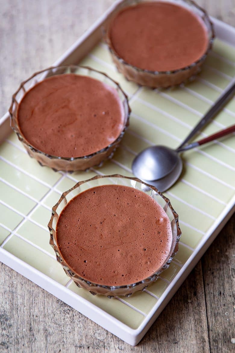 La recette de la mousse au chocolat facile prend 10 minutes à préparer. 